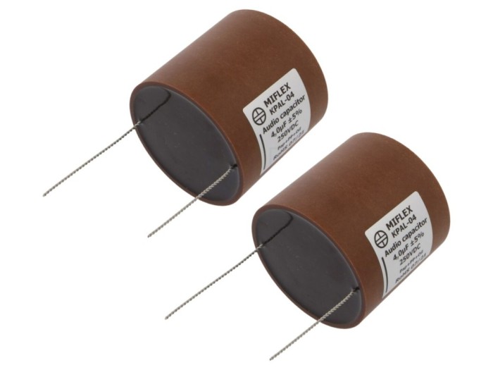 Condensator 4uF 250VDC THT