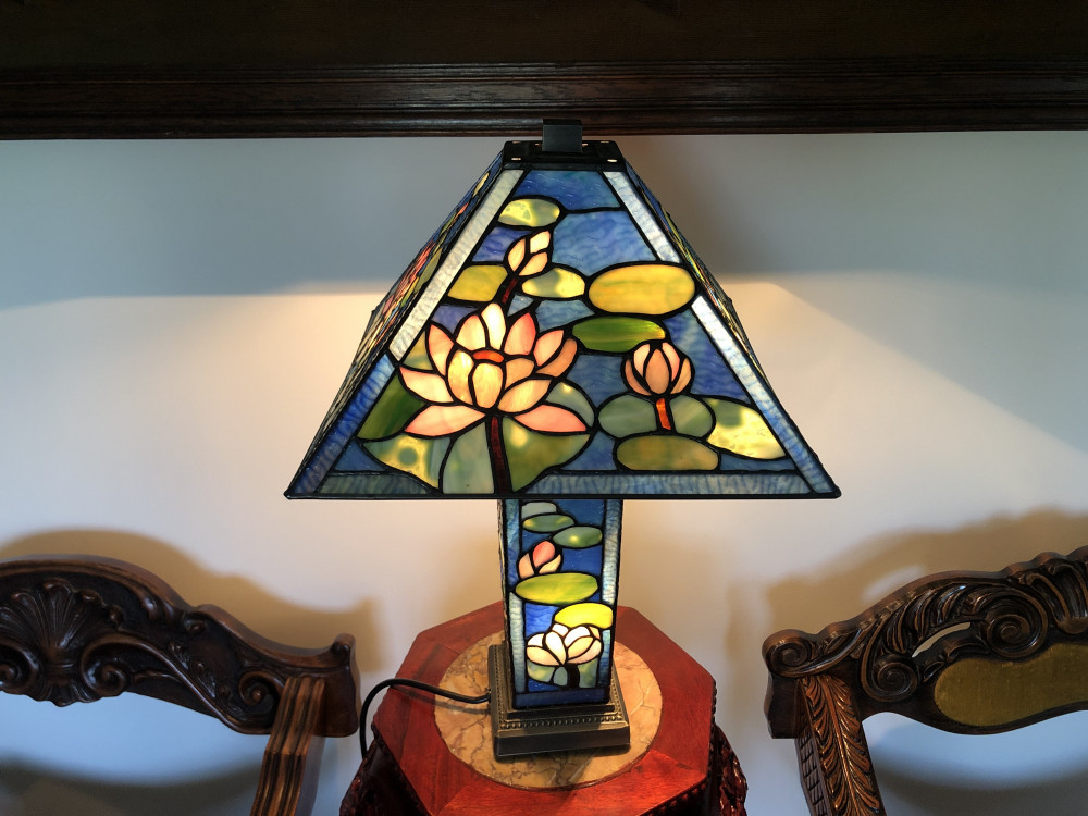 Veioza,lampa englezeasca stil Tiffany,cu nuferi | Okazii.ro