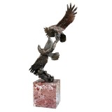 Vulturi in zbor-statueta din bronz cu un soclu din marmura TM-36