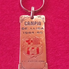 Breloc metalic fotbal (vechi) - FC BARCELONA (campioana sezonul 1984 / 1985)