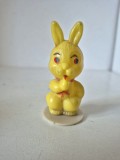 Jucărie veche iepuraș din plastic galben - perioada comunistă (8 cm)