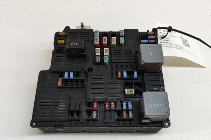 Modul panou de siguranțe VOLVO V60 II 2020 OEM: 32212299 26390535