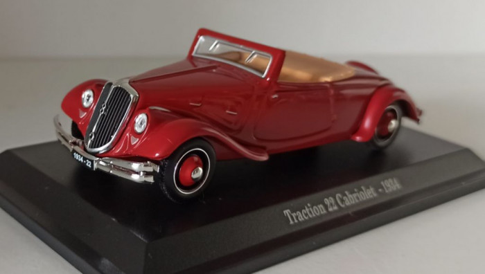 Macheta Citroen Traction 22 Cabriolet 1934 rosu - Universal Hobbies/Atlas 1/43