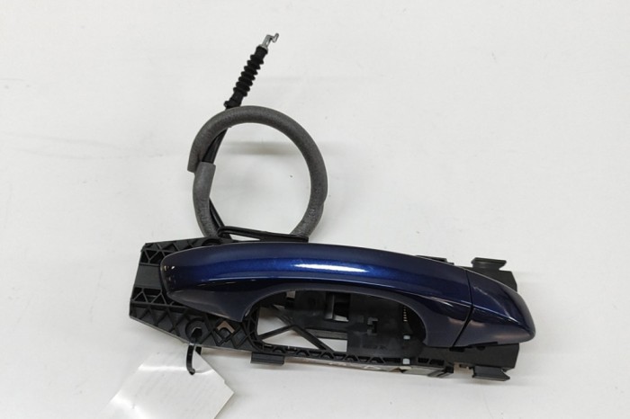 M&acirc;ner exterior ușă dreapta spate AUDI Q3 F3 2021 OEM: 8V0839885,5G0837206N | 31054924