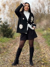 Jacheta dama neagra cu aplicatii flori crosetate