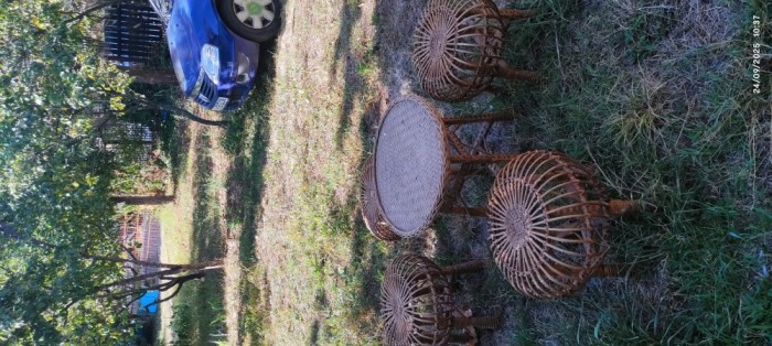 V&acirc;nd 4 scaune și o măsuta din răchită