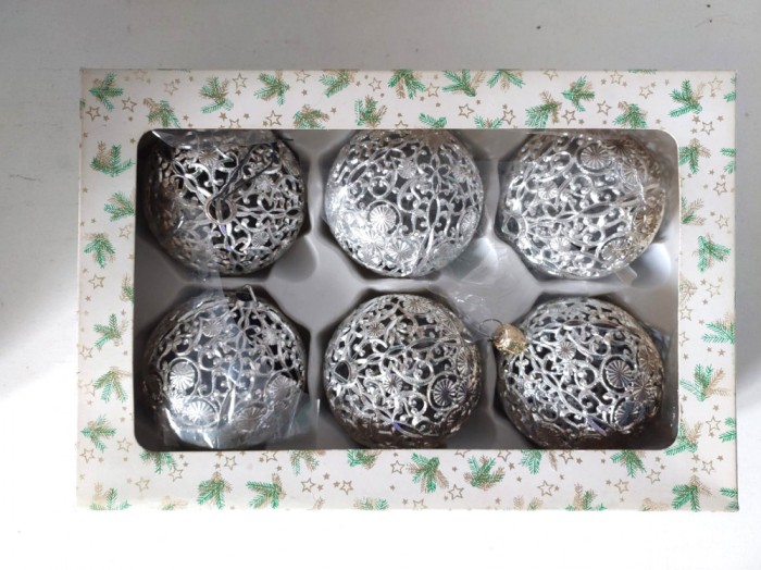 Lot 6 globuri vechi vintage Made in Germany, plastic, argintii, Craciun, cca 8cm diametru
