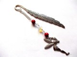 Semn de Carte Handmade cu Spiridus, Coral si Piatra Lunii - Accesorii Lectura, Cadou Original