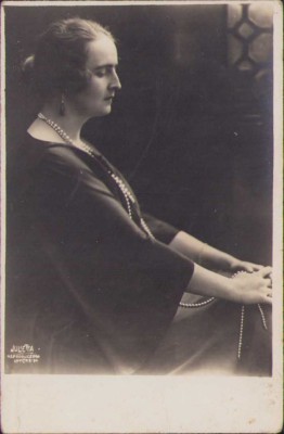 HST P52 Poza Principesa Elisabeta a Rom&amp;acirc;niei studio Julietta foto