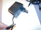Alimentator se alimenteaza la 230V, scoate 5V curent continuu, 1500 mA, verificat, este functional