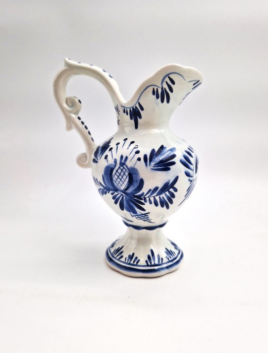 DELFT Ulcior cu Picior Ceramica Olanda 20 cm inaltime monocrom alb albastru