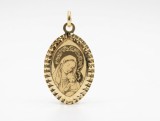 Cumpara ieftin Pandantiv Medalion din Argint 925 Aurit Maica Domnului cu Pruncul , Protectie Sacra si Bordura Diamantata