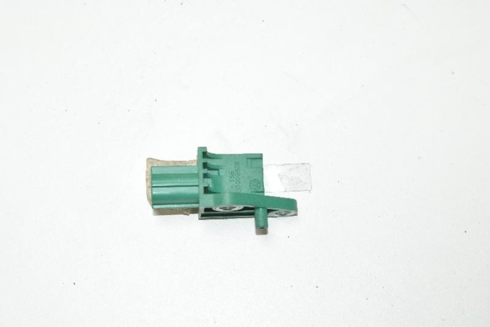 Senzor de impact dreapta spate VW PASSAT B6 3C2 2007 OEM: 3C0909606 2378518