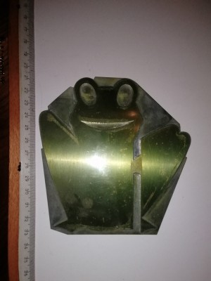 PLACHETA METAL VECHE - BROASCA foto