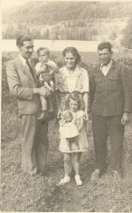 B469 Familie din Banat copii cu jucarii anii 1930 perioada monarhista foto