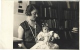 P3078N Femeie și copil, studio Foto Glob V Nicolau &amp; A Lupu, Constanța, perioada interbelică