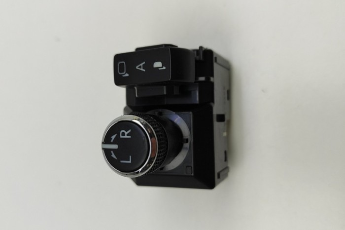 Comutator de reglare oglinda TOYOTA LAND CRUISER _J15_ 2018 OEM: 8487262010,84872-62010 30381212