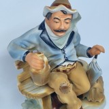 Betiv pe banca - bibelou portelan vechi, vintage