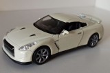 Macheta Nissan GT-R R35 alb/crem - Welly 1/36