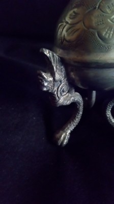 Veche Vaza / Urna mica cu 3 picioare foto