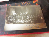 Serbare sf gheorghe an 1924 grup mare de copiii cu educatoare dim 17x12cm f1