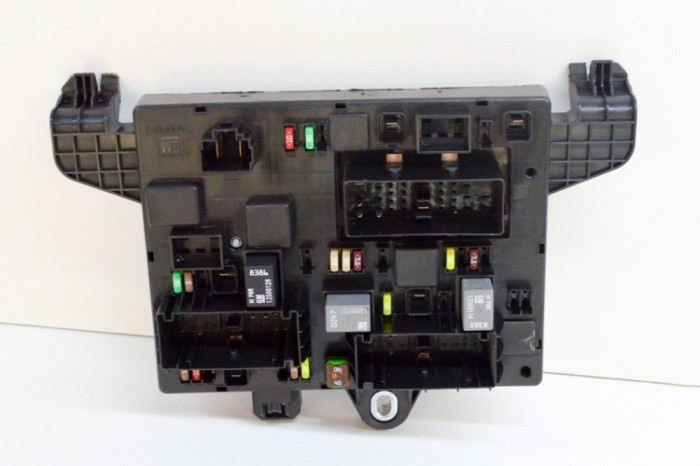 Modul panou de siguranțe OPEL ZAFIRA TOURER C P12 2012 OEM: 20957185,365927271,1110097AC 15214535