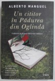 UN CITITOR IN PADUREA DIN OGLINDA de ALBERTO MANGUEL , 2023