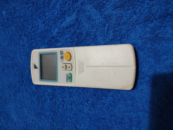 Telecomanda aer conditionat / telecomenzi aer conditionat ORIGINALE, DAIKIN, stare foarte buna, perfect functionala !!