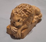 Leu asezat pe soclu - statueta - obiect vechi de colectie - decor - arta decorativa, produs romanesc, anii 1970
