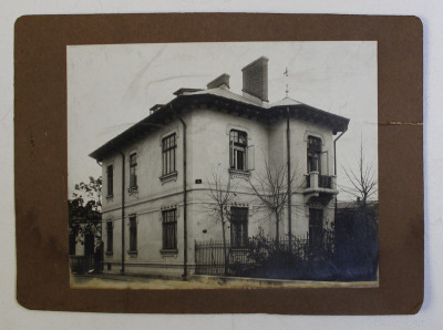 CASA CU ETAJ , FOTOGRAFIE PE HARTIE LUCIOASA , AUTOR NECUNOSCUT , DATATA PE VERSO , 1907 foto