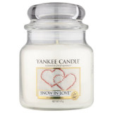 Yankee Candle Snow in Love lum&acirc;nare parfumată Clasic mediu 411 g