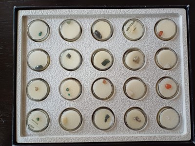 NI60 Colecție de pietre și minerale Sch&amp;auml;tze der erde foto