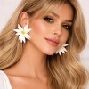Cercei Floare de Crin, unt si orange, acril, 8 cm, inchidere otel inoxidabil, pentru femei