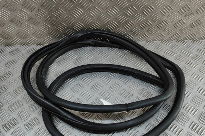 Garnitura ușă dreapta față TOYOTA RAV 4 V A5, H5 2019 OEM: 62311-42110 | 31985381