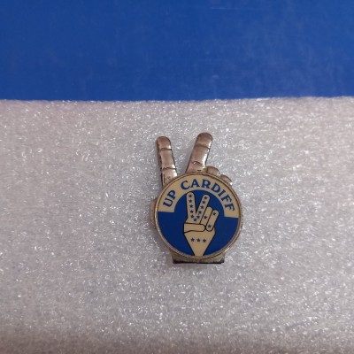 Insigna Cardiff Up foto