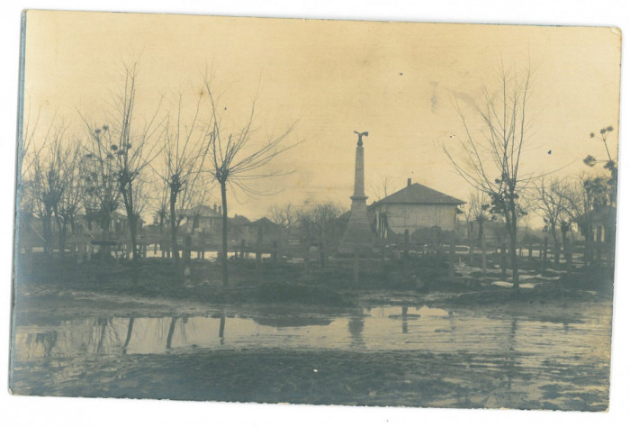 70 - MAICANESTI, Vrancea, statue, Romania - old postcard, real PHOTO - used