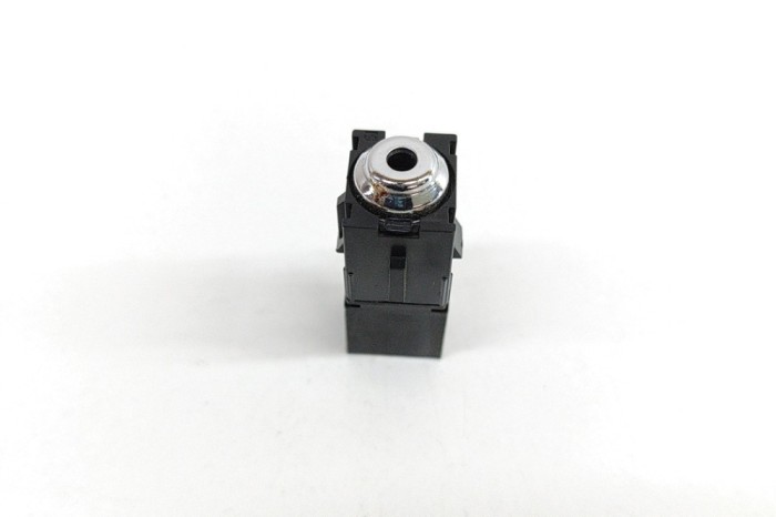 Port USB/AUX-In PEUGEOT 2008 2013 OEM: 9805404777 27642209