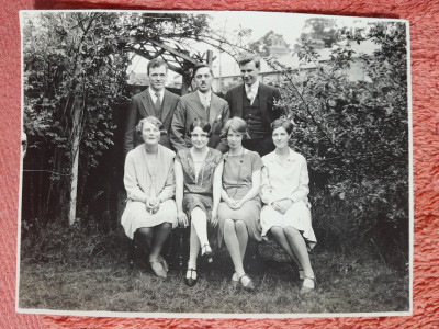 Fotografie Tea Party la Cambridge, unde sunt si parintii medicului George Litarczek, parintele radiologiei romanesti, 1927 foto