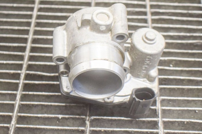 Corp clapetă FORD FOCUS III 2012 OEM: CM5G-9F991-FA | 12181799