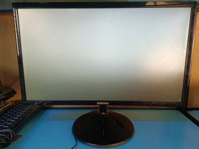 Monitor LED TN Samsung 21.5&amp;quot; Wide FHD HDMI LS22F350FH Negru foto