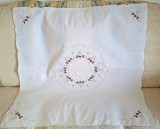 Fata de masa Vintage din bumbac cu broderie florala- Flori de capsuni