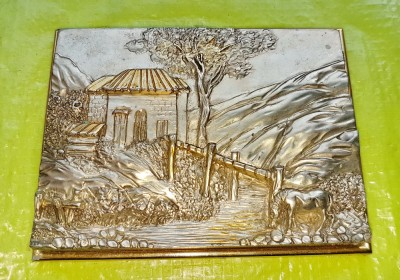 G286-Aplica mica metaloplastie basorelief argintata si aurita-Peisaj de tara cu casa si cal la parau adapandu- se. Marcata in spate BERGER. foto