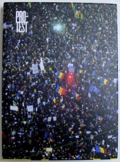 PRO - TEST - SCURTA ISTORIE VIZUALA A MISCARILOR DE STRADA DIN ROMANIA ULTIMILOR 10 ANI , EDITIE BILINGVA ROMANA - ENGLEZA de ADRIAN CATU ..VLAD ODOBE
