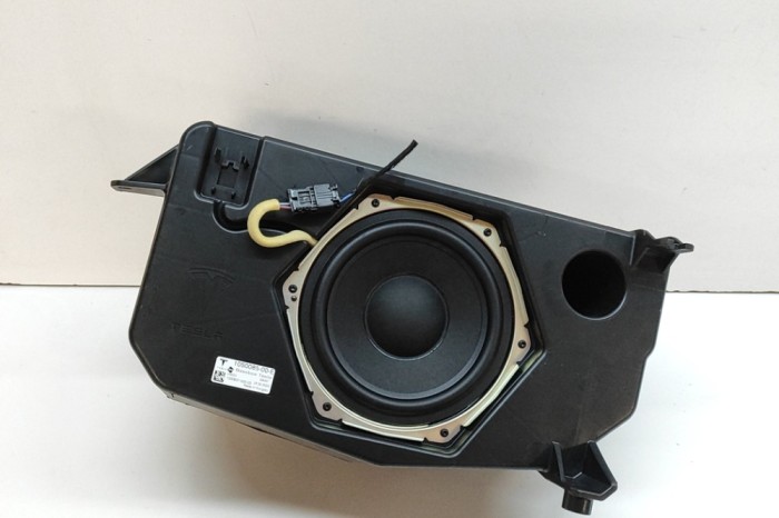 Subwoofer TESLA MODEL X 2020 OEM: 1050085-00-E | 31672140