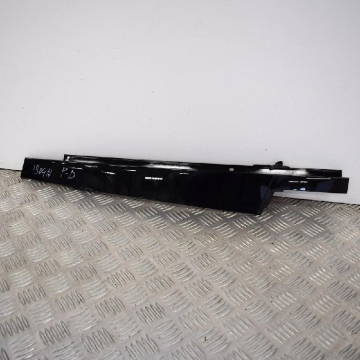 Ornament vertical ușă dreapta față BMW X5 F15, F85 2013 OEM: 7289614 | 2680306