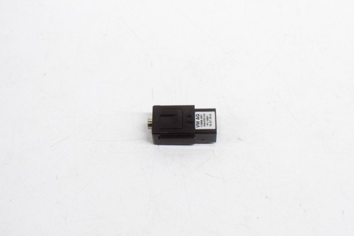 Port USB/AUX-In SKODA OCTAVIA III 5E3 2017 OEM: 5Q0035724 12200446
