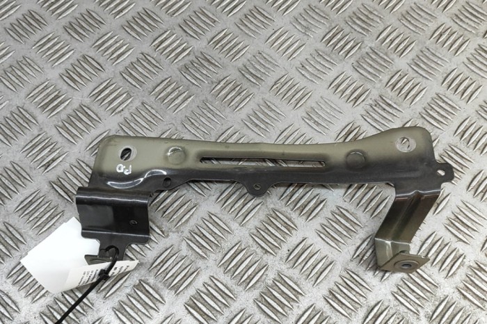 Suport aripa dreapta față VW TOUAREG CR7 2023 OEM: 760821432 30906948