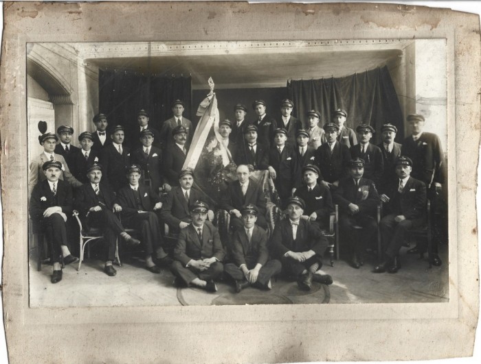PM402N Corul CFR Arad, 1936, cu steagul societății corale