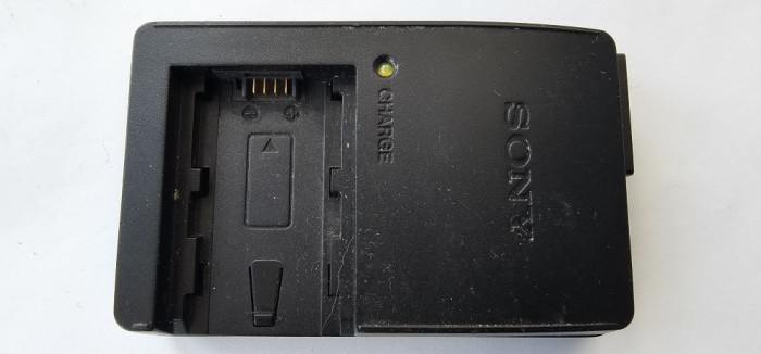 &Icirc;ncărcător SONY BC-VH1 pentru NP-FH100, NP-FH 70, NP-FH50