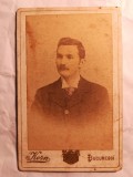 Fotografie cartonată cu un t&acirc;năr cu mustață din București